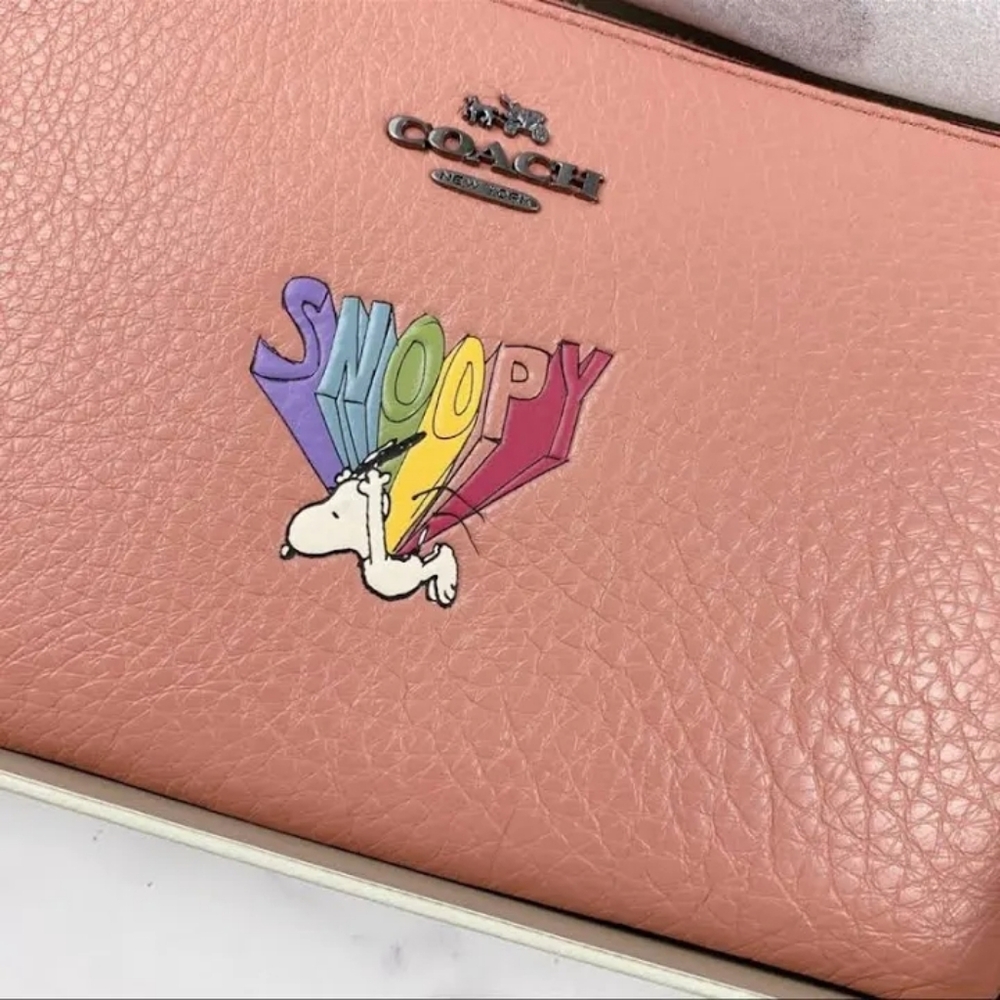 Coach X Peanuts New With Tags Snoopy Rainbow Wristlet Style F16110 with Dust Bag